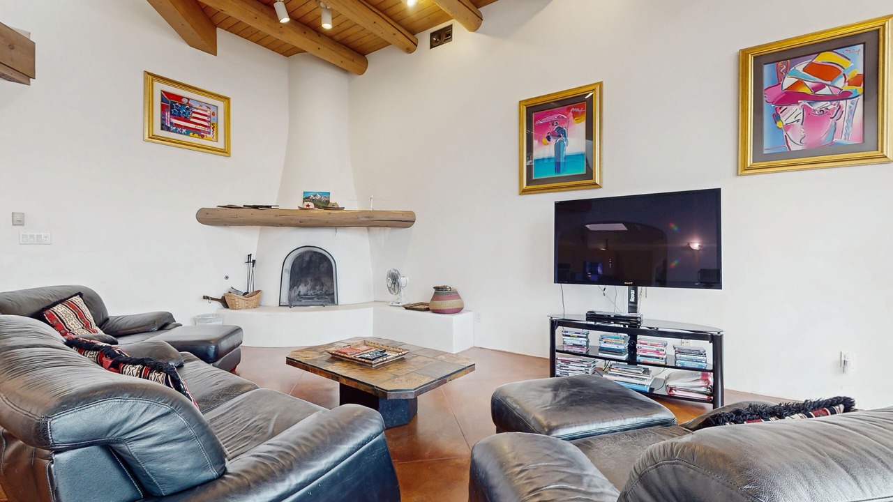 Photo of Livingroom in Ranchos De Taos