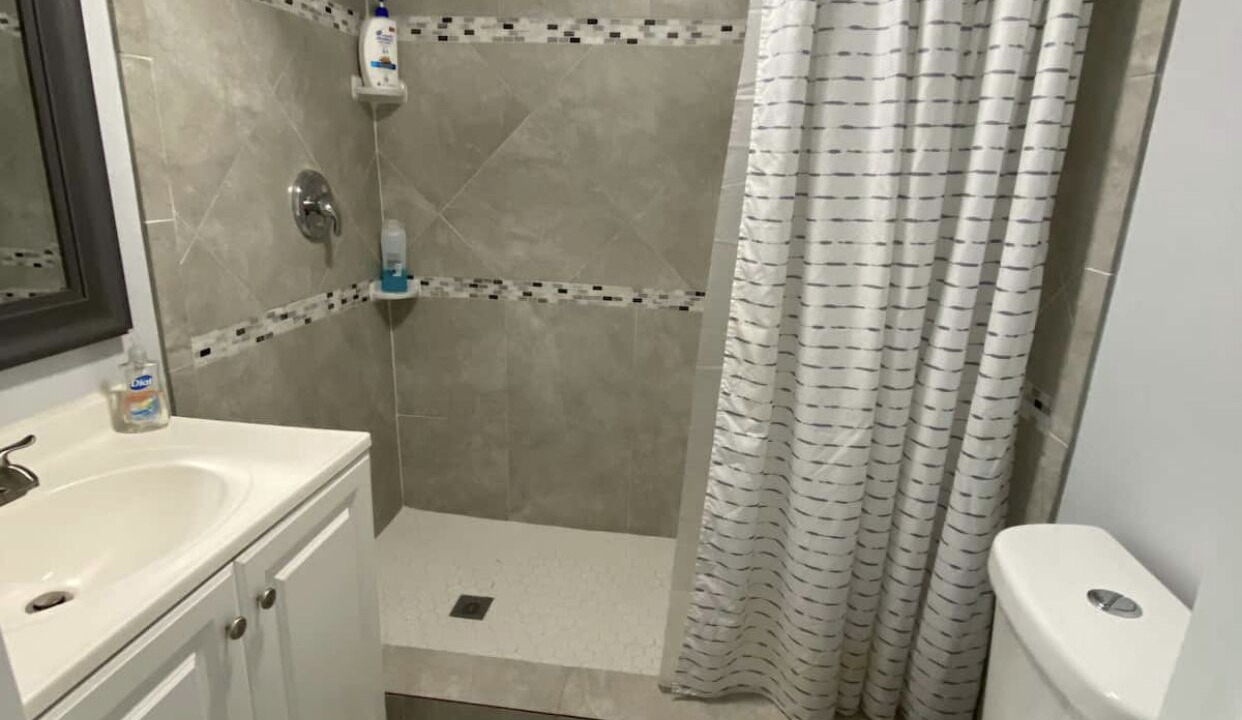 Photo of Bathroom in Lake Worth Corridor