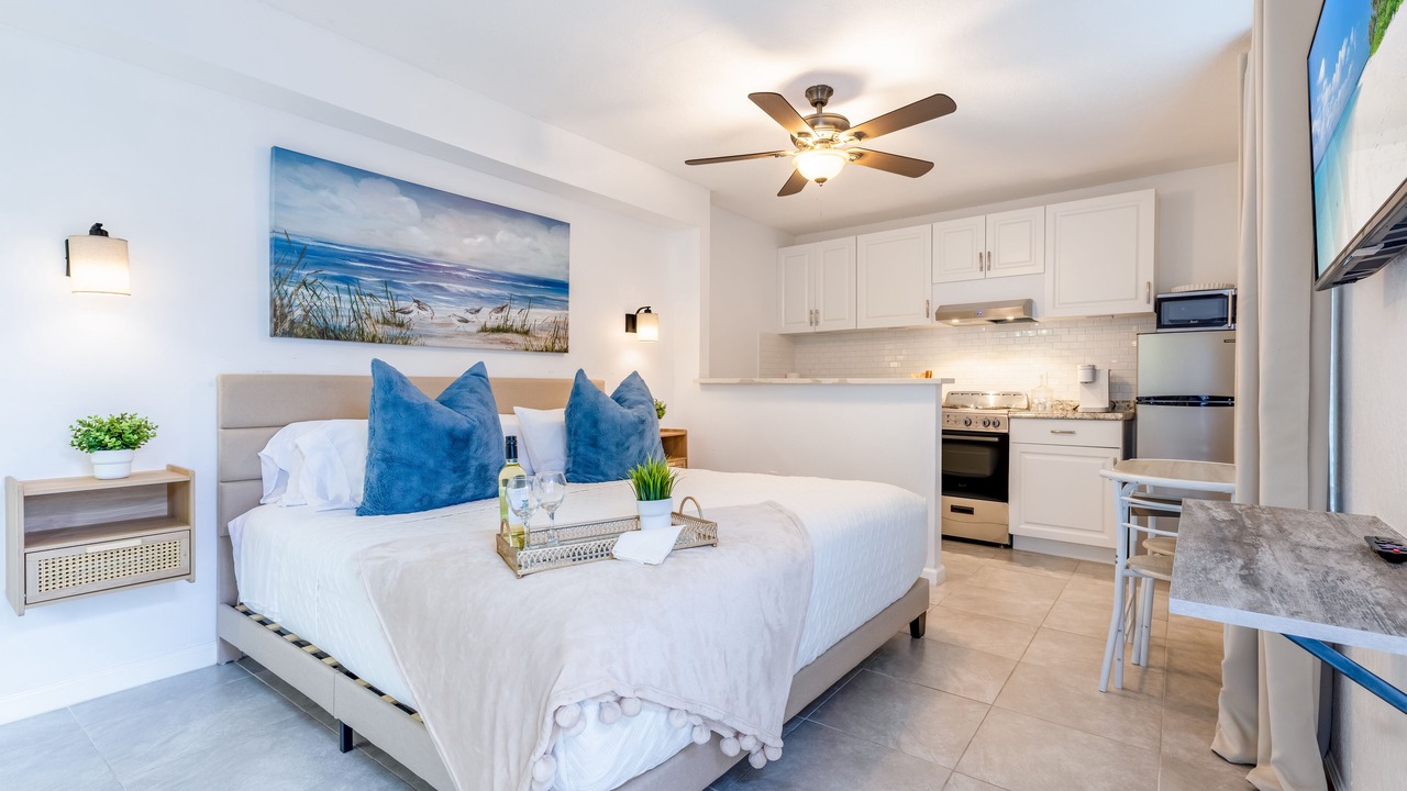 Photo of Bedroom in Lake Worth Corridor