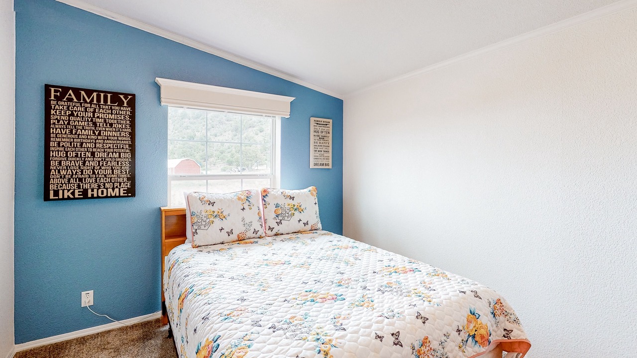 Photo of Bedroom in South Fork