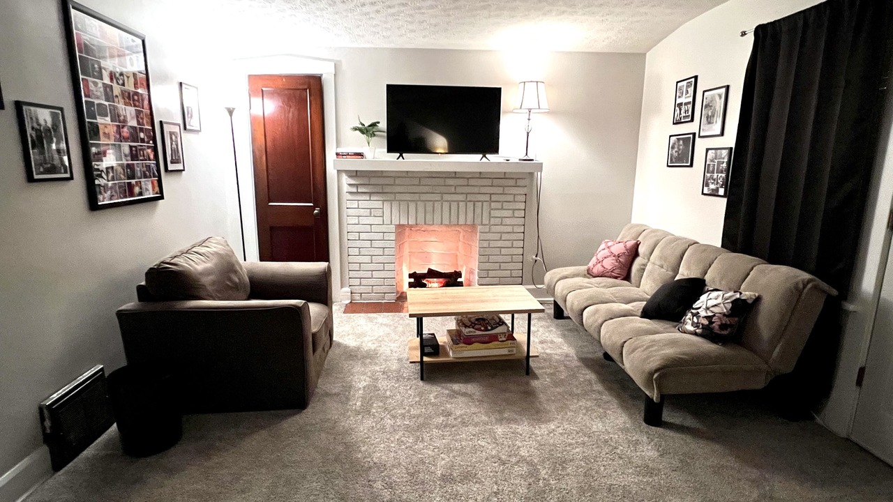 Photo of Livingroom in Kamm's Corners