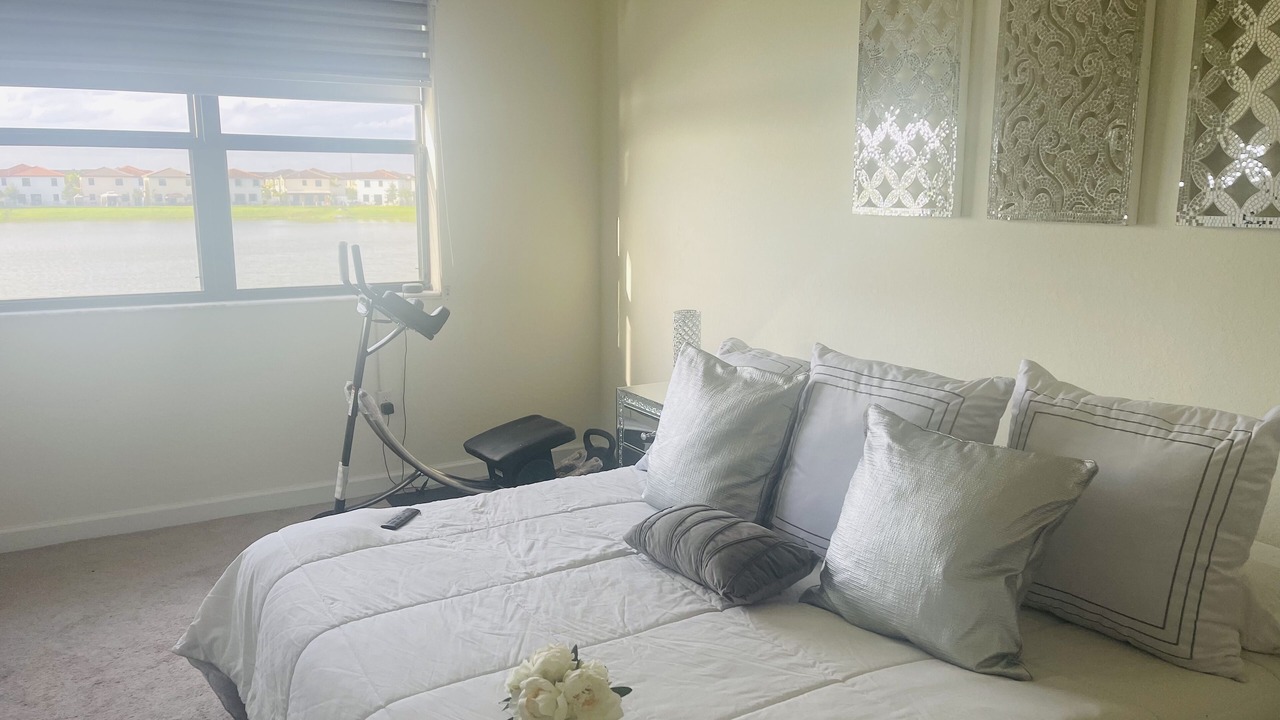 Photo of Bedroom in Miami Lakes