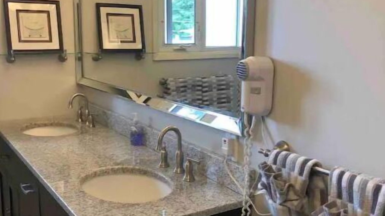 Photo of Bathroom in Okanagan-Similkameen