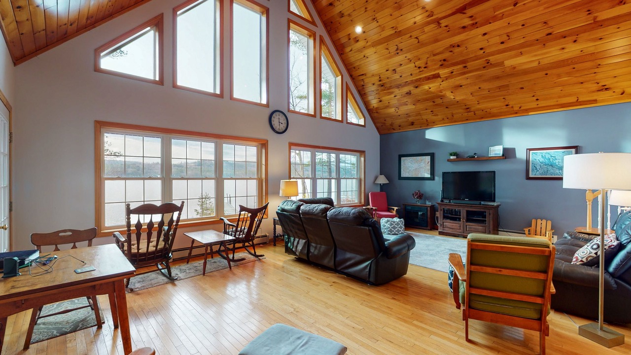 Photo of Livingroom in Moultonborough