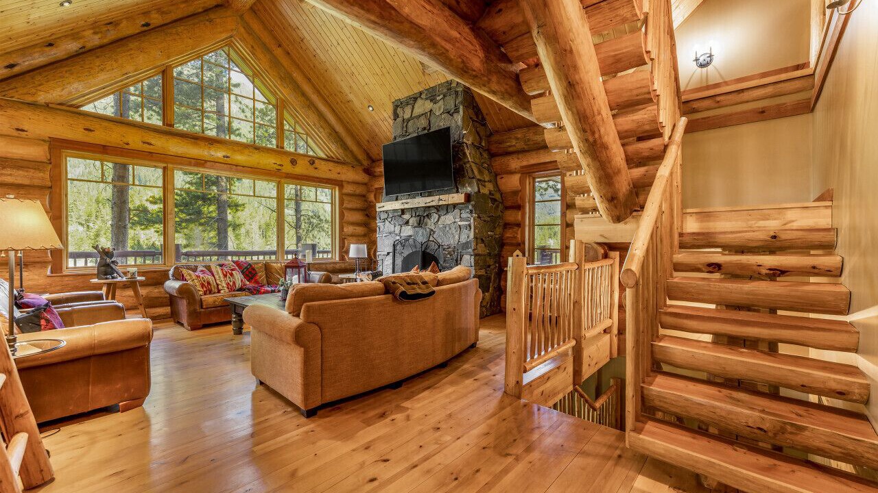 Photo of Livingroom in East Kootenay