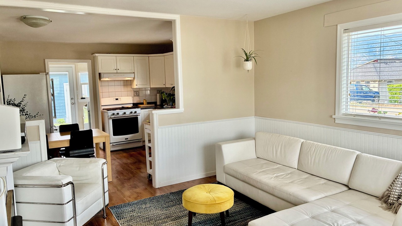 Photo of Livingroom in Okanagan-Similkameen