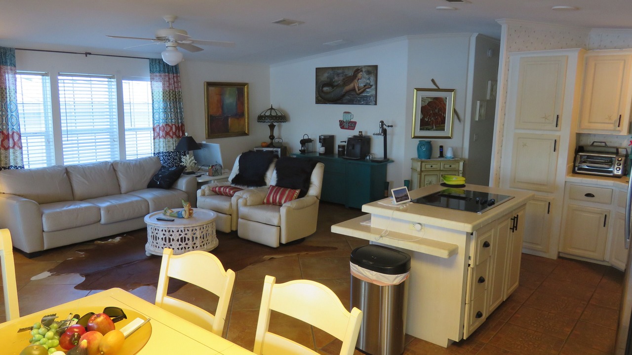 Photo of Livingroom in Pembroke Park