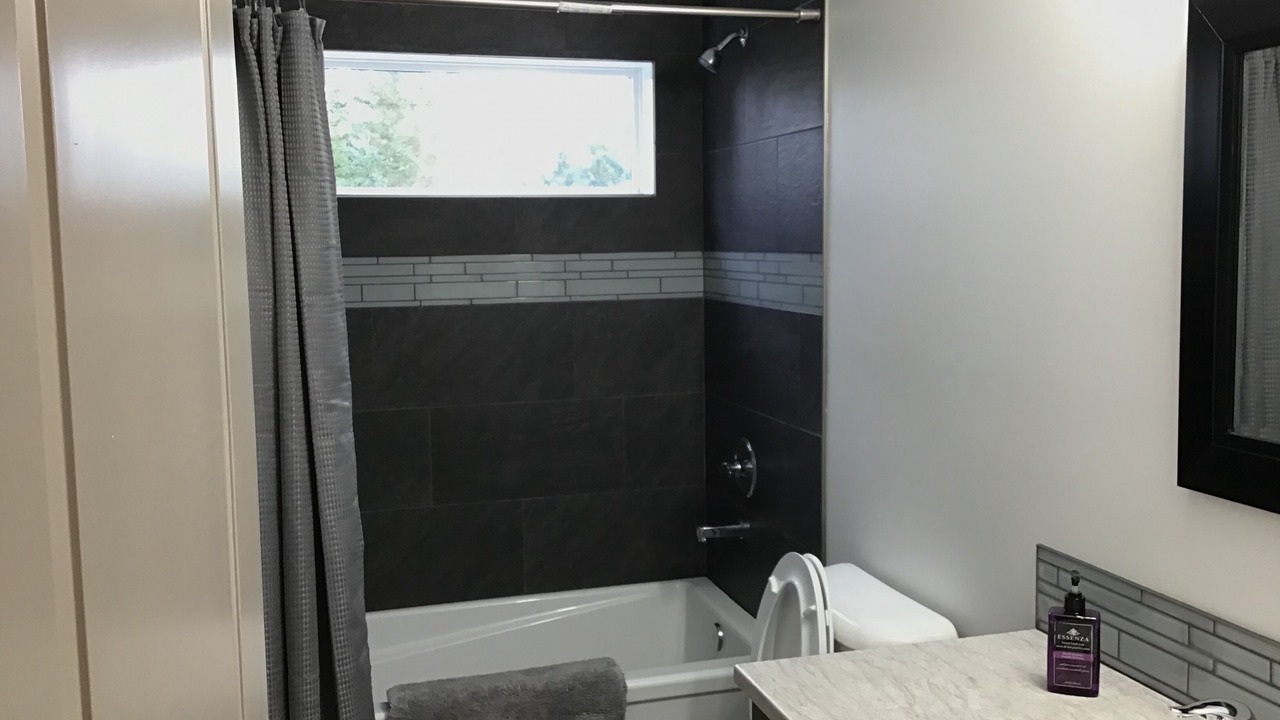 Photo of Bathroom in Glaslyn