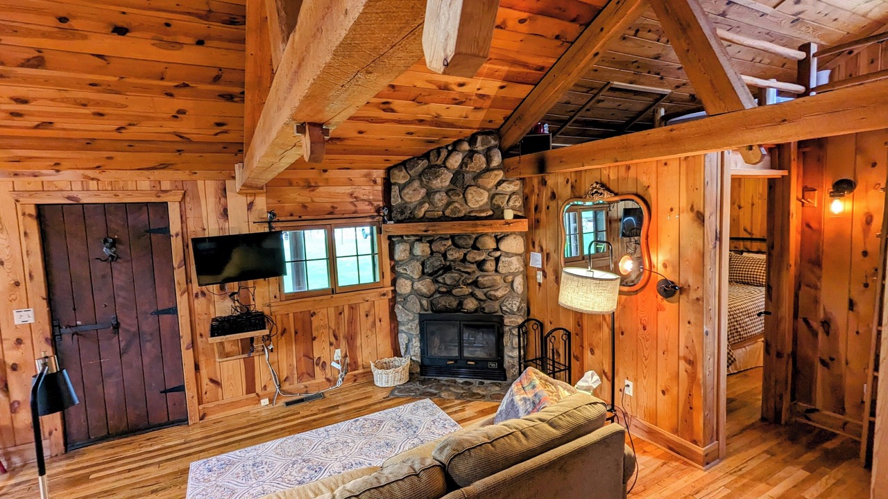 Photo of Livingroom in Colonial Pine Hills