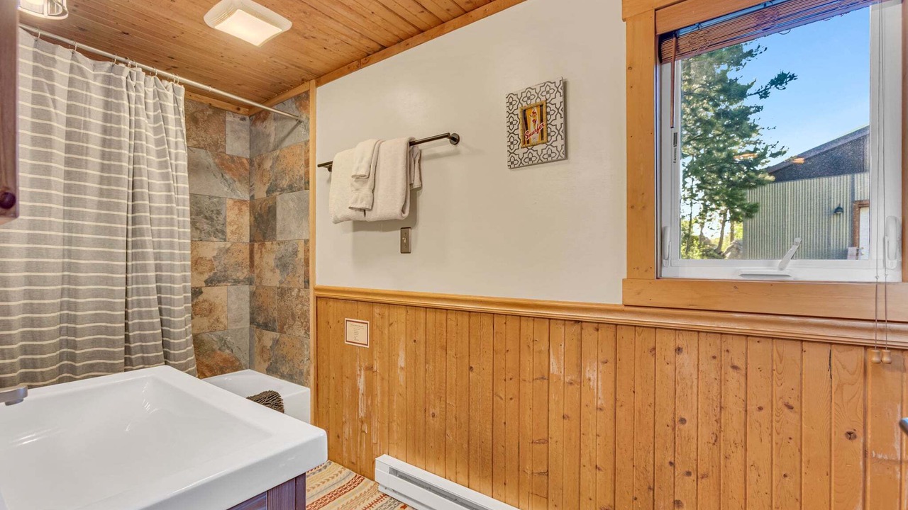 Photo of Bathroom in Garfield