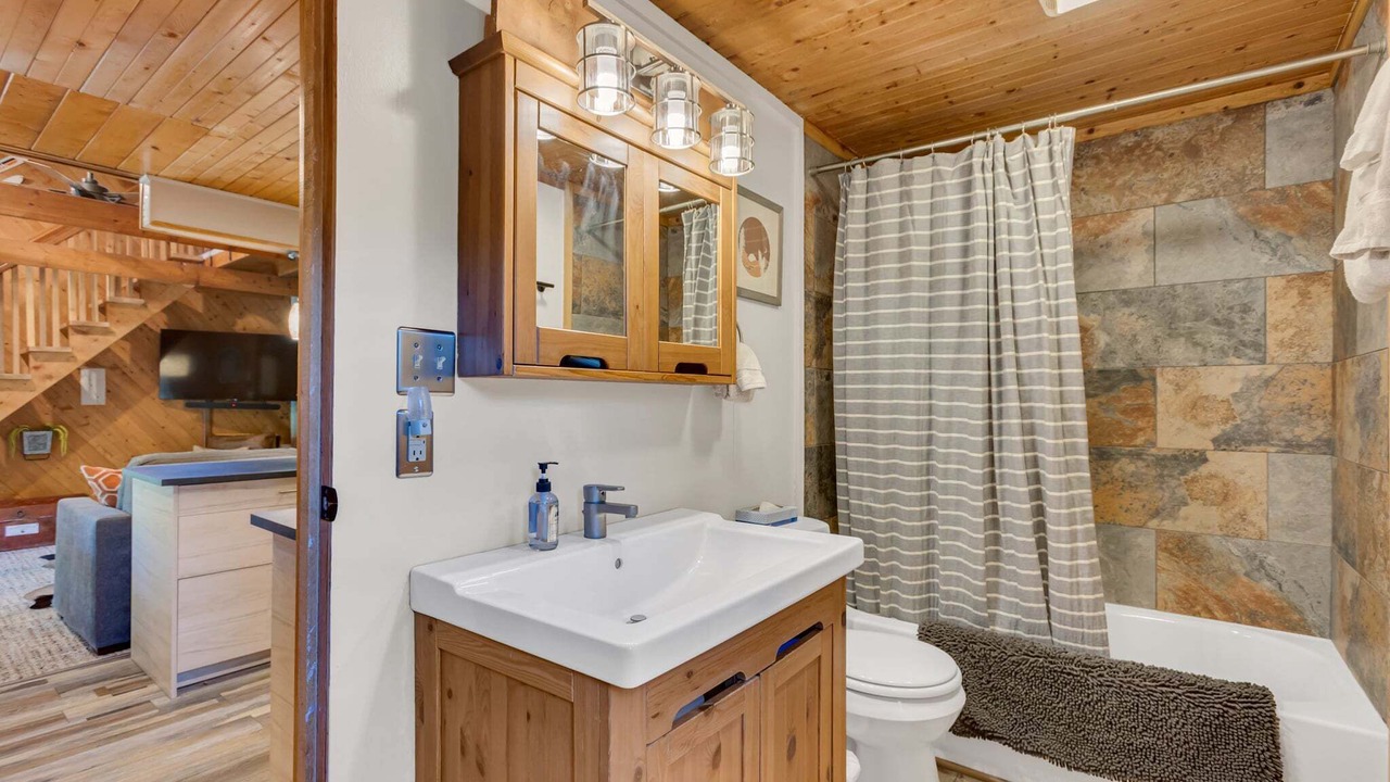 Photo of Bathroom in Garfield