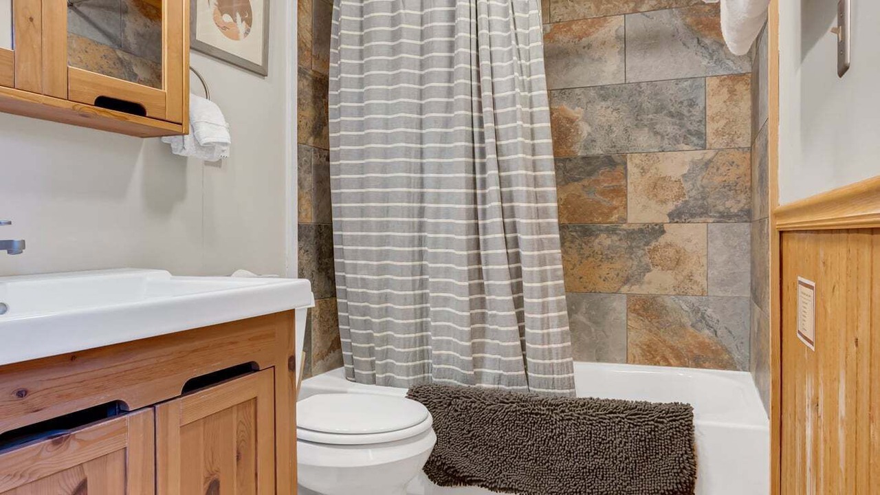 Photo of Bathroom in Garfield