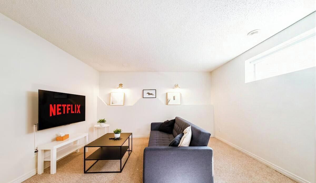 Photo of Livingroom in Southeast Edmonton