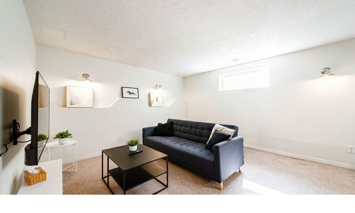 Photo of Livingroom in Southeast Edmonton