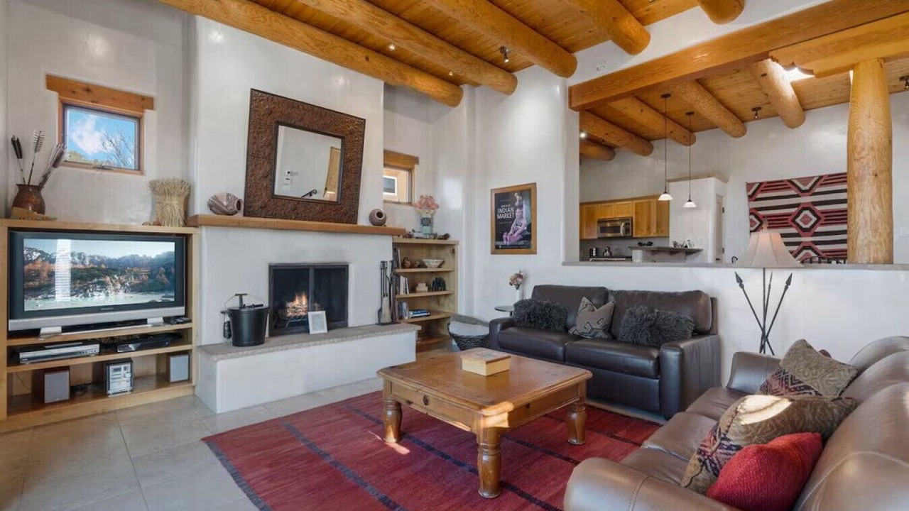 Photo of Livingroom in North Hills