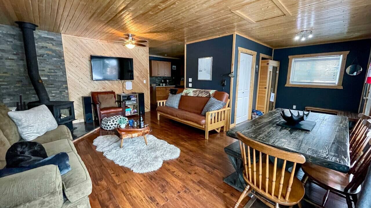 Photo of Livingroom in Okanagan-Similkameen