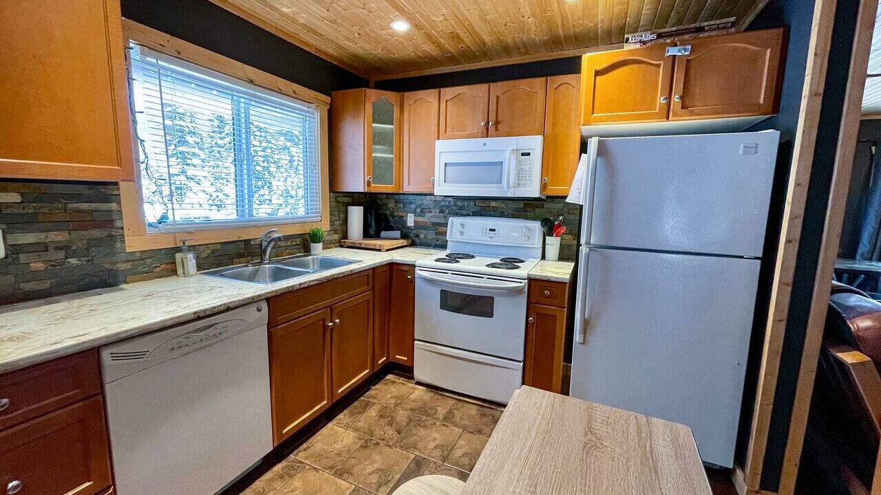 Photo of Kitchen in Okanagan-Similkameen