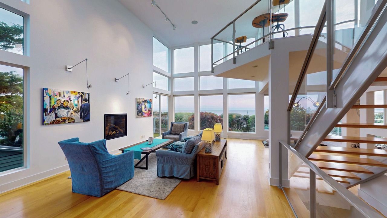 Photo of Livingroom in Oak Bay