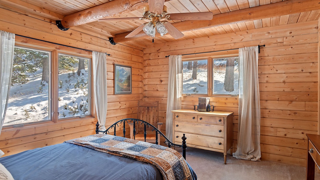 Photo of Bedroom in Benchmark