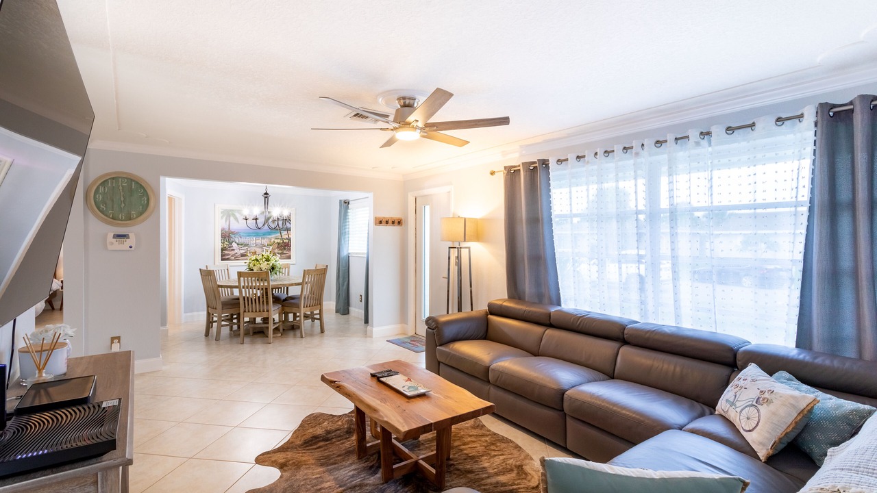 Photo of Livingroom in Hunt Club