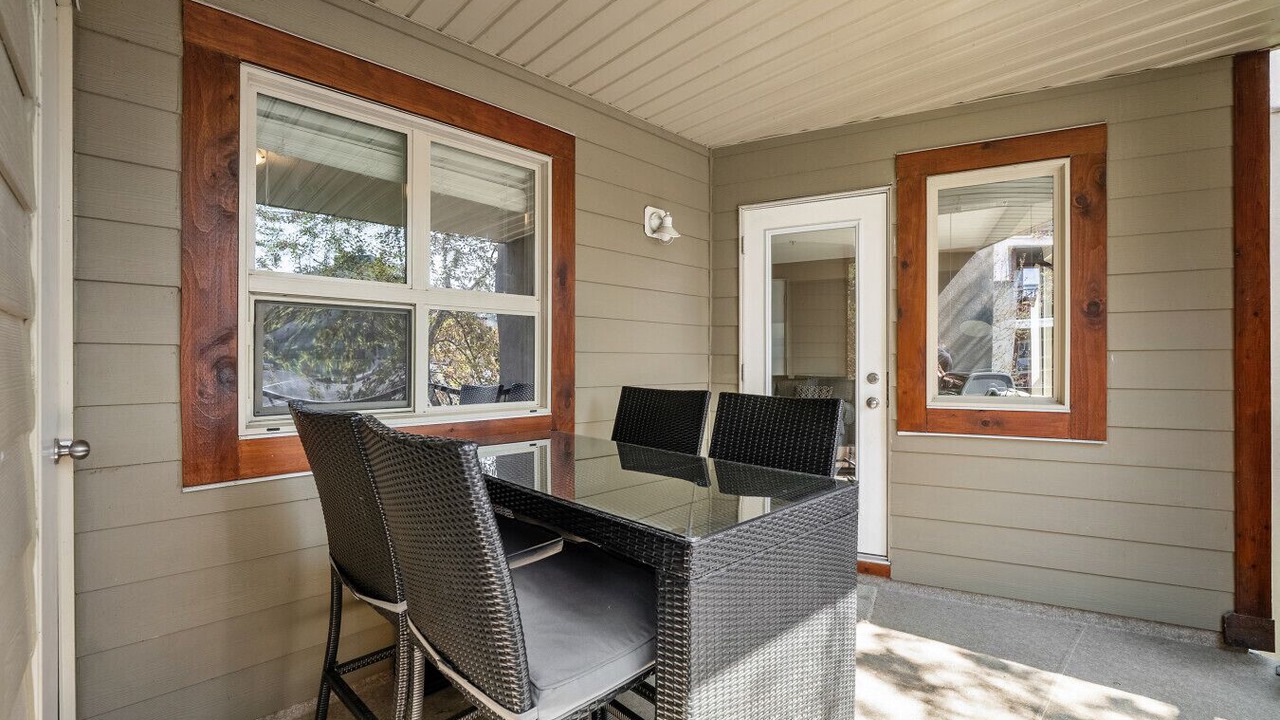 Photo of Patio Balcony in East Kootenay