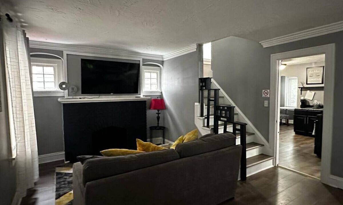 Photo of Livingroom in Cleveland Heights