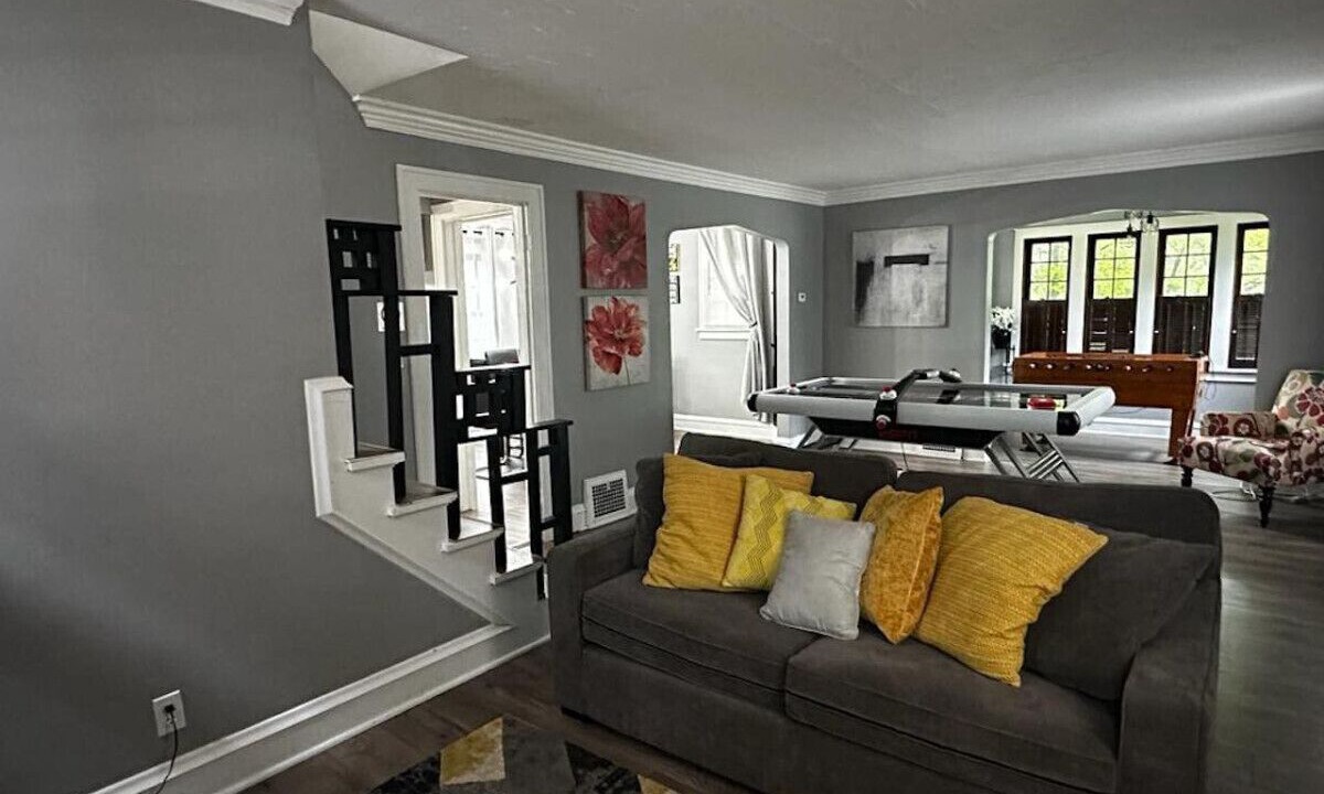 Photo of Livingroom in Cleveland Heights