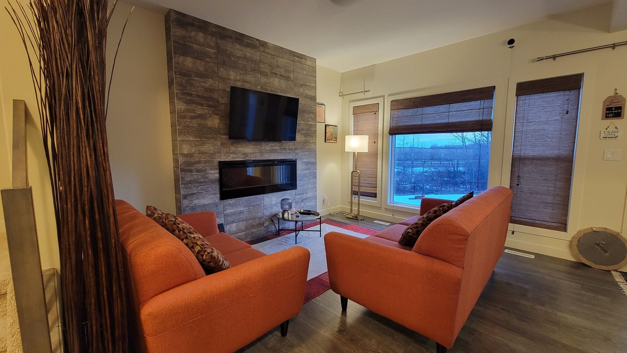 Photo of Livingroom in Southeast Edmonton