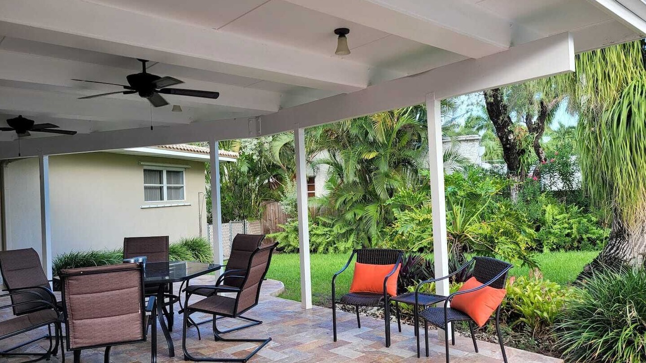 Photo of Outdoor in Hollywood Lakes