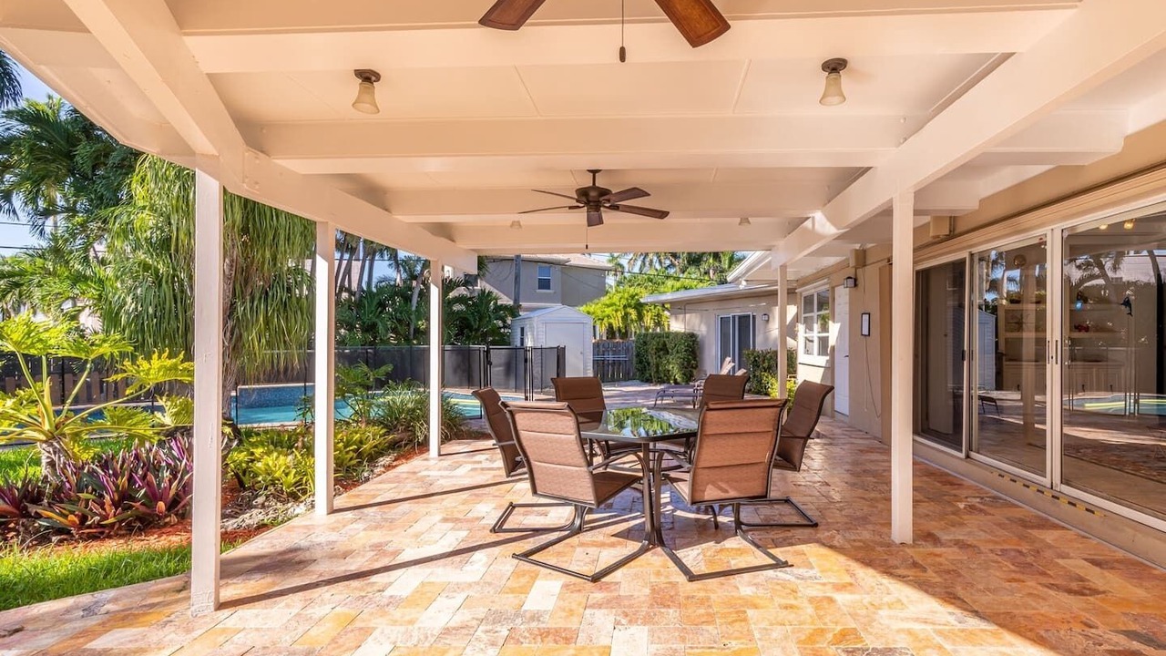Photo of Outdoor in Hollywood Lakes