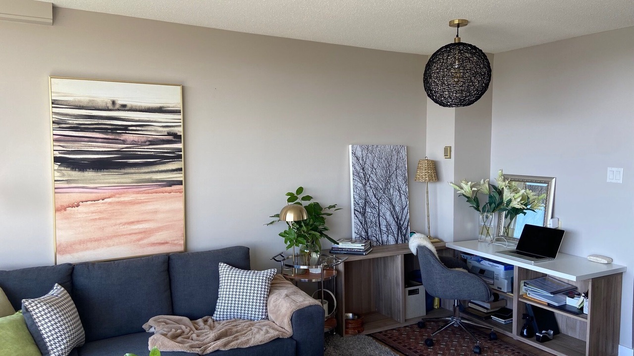 Photo of Livingroom in James Bay