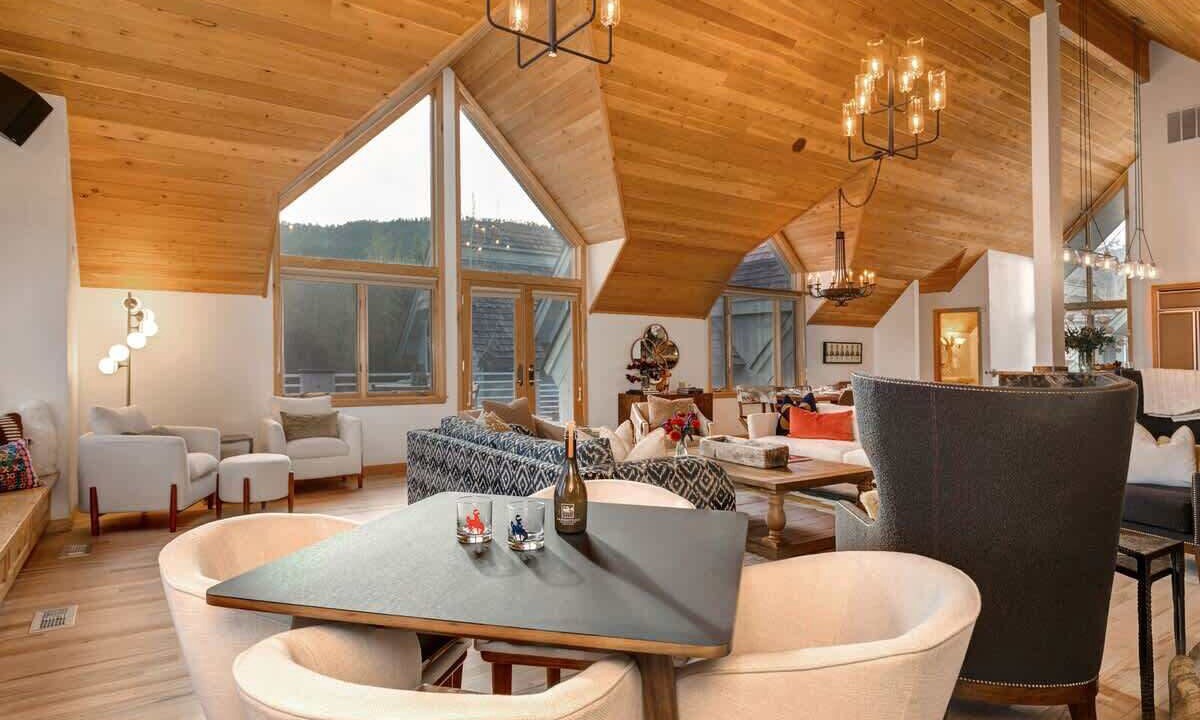 Photo of Livingroom in Teton Pines