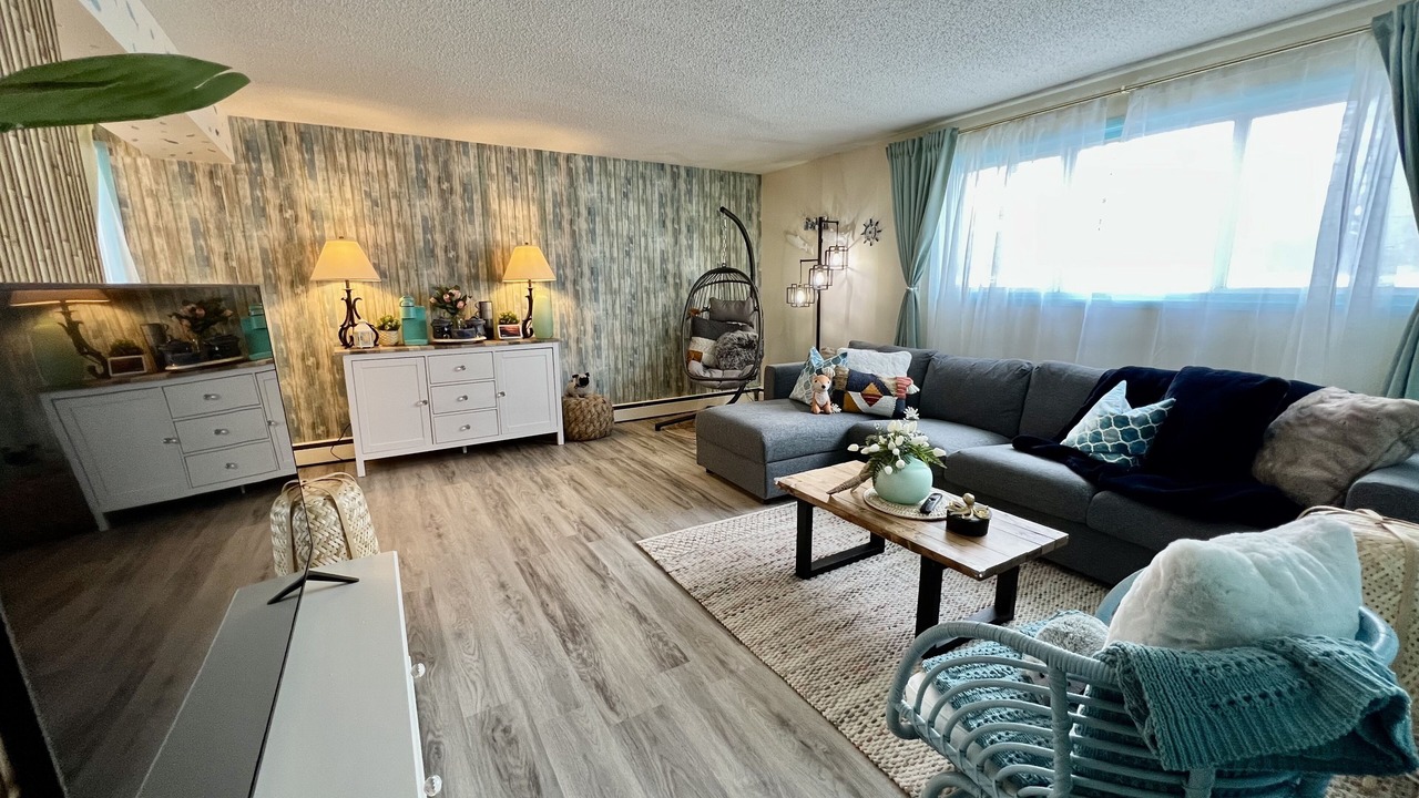Photo of Livingroom in Southeast Edmonton