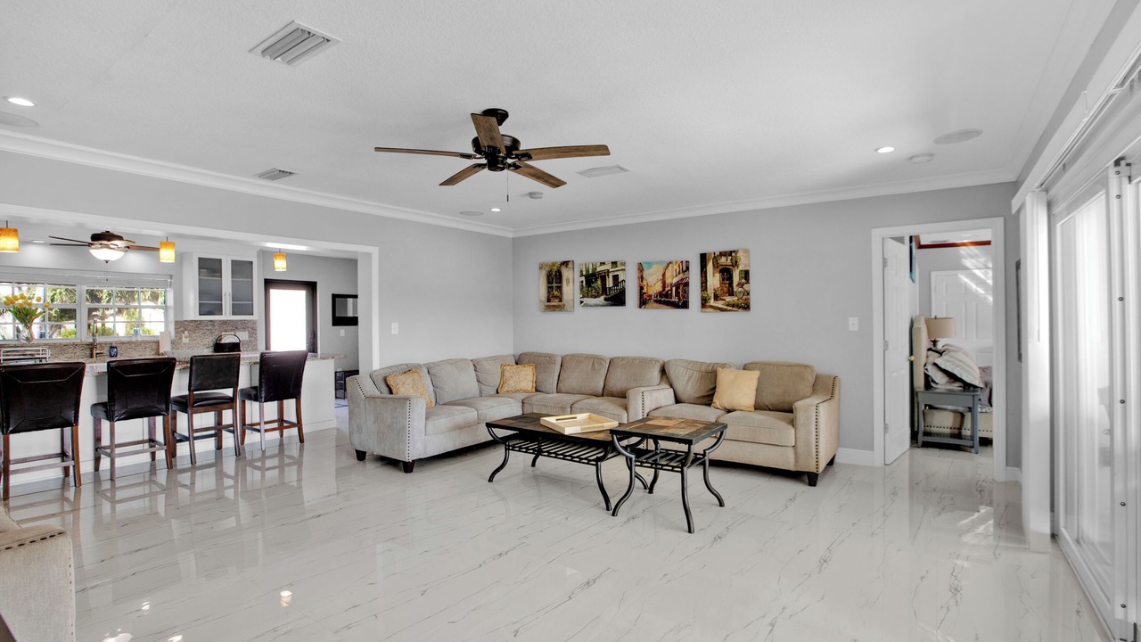 Photo of Livingroom in Pompano Isles