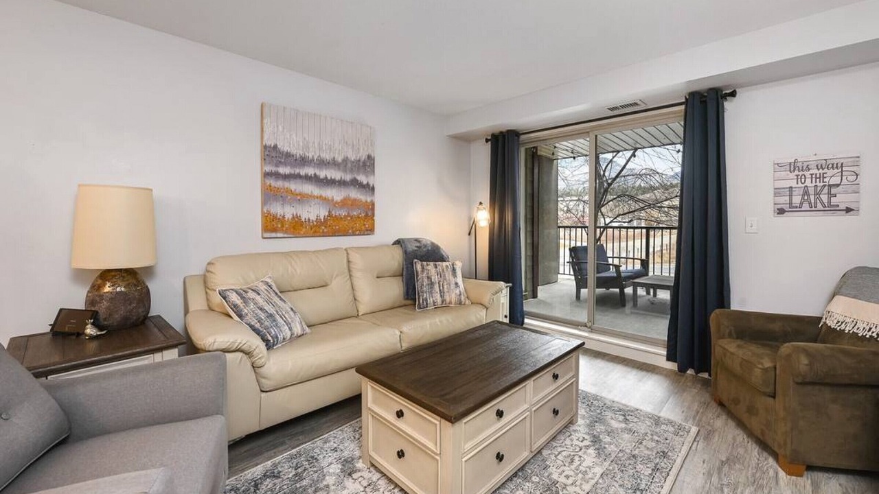 Photo of Livingroom in East Kootenay