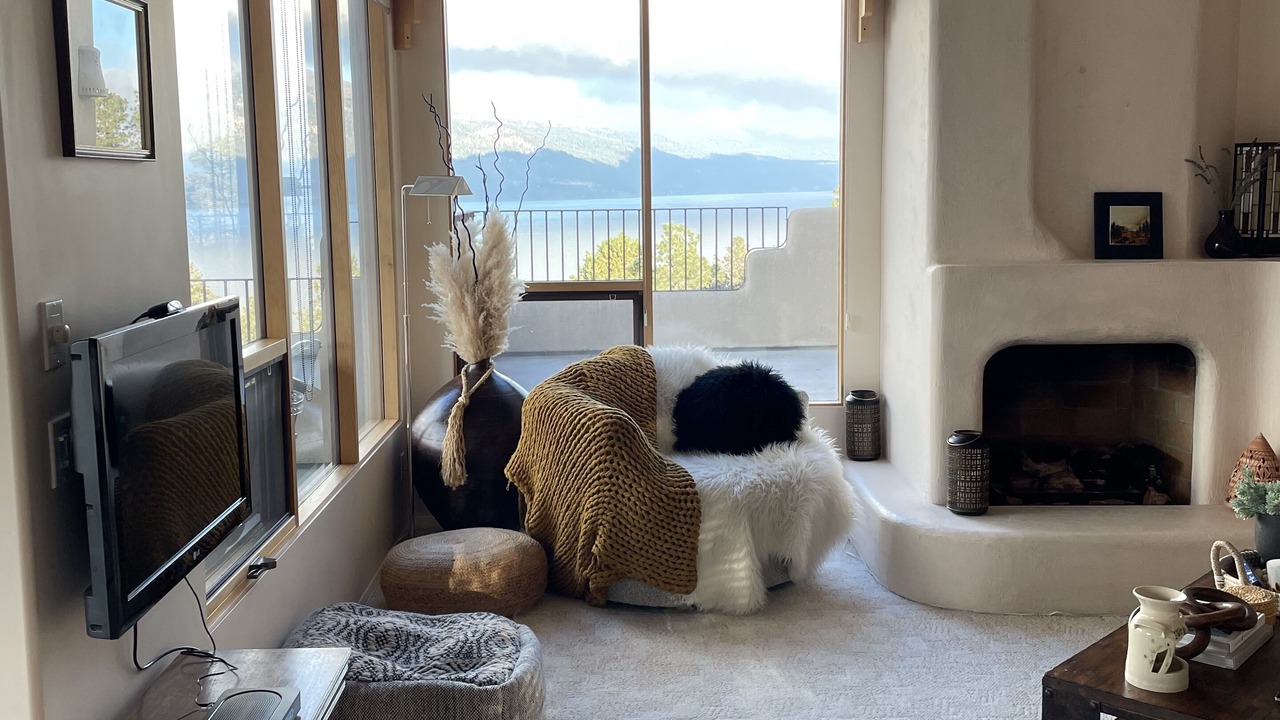 Photo of Livingroom in Central Okanagan