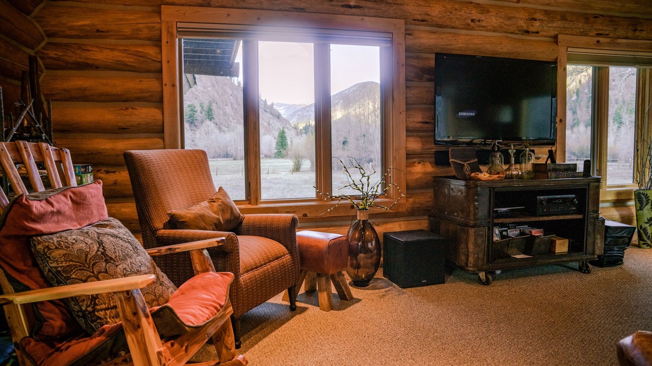 Photo of Livingroom in Lake City