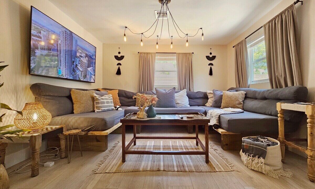Photo of Livingroom in River Oaks