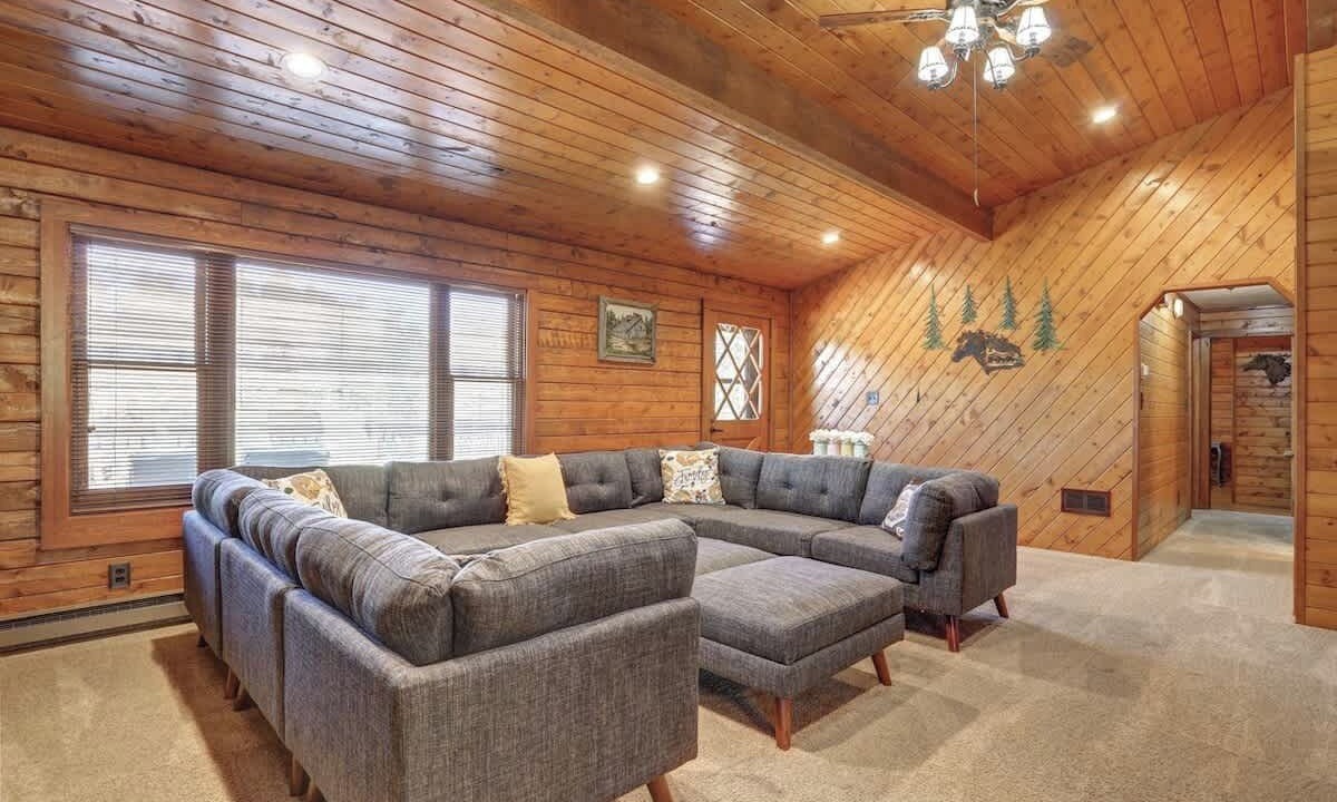 Photo of Livingroom in Colonial Pine Hills