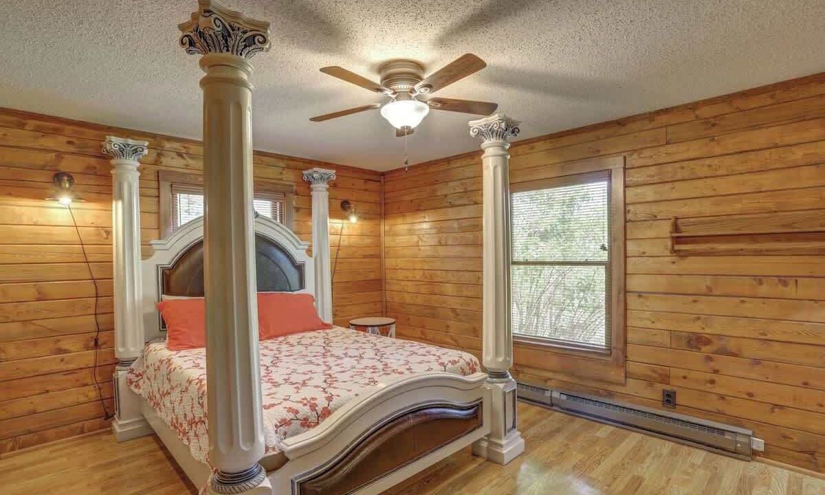Photo of Bedroom in Colonial Pine Hills