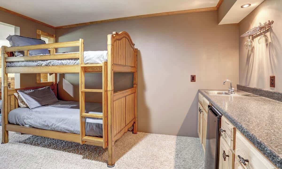 Photo of Bedroom in Colonial Pine Hills