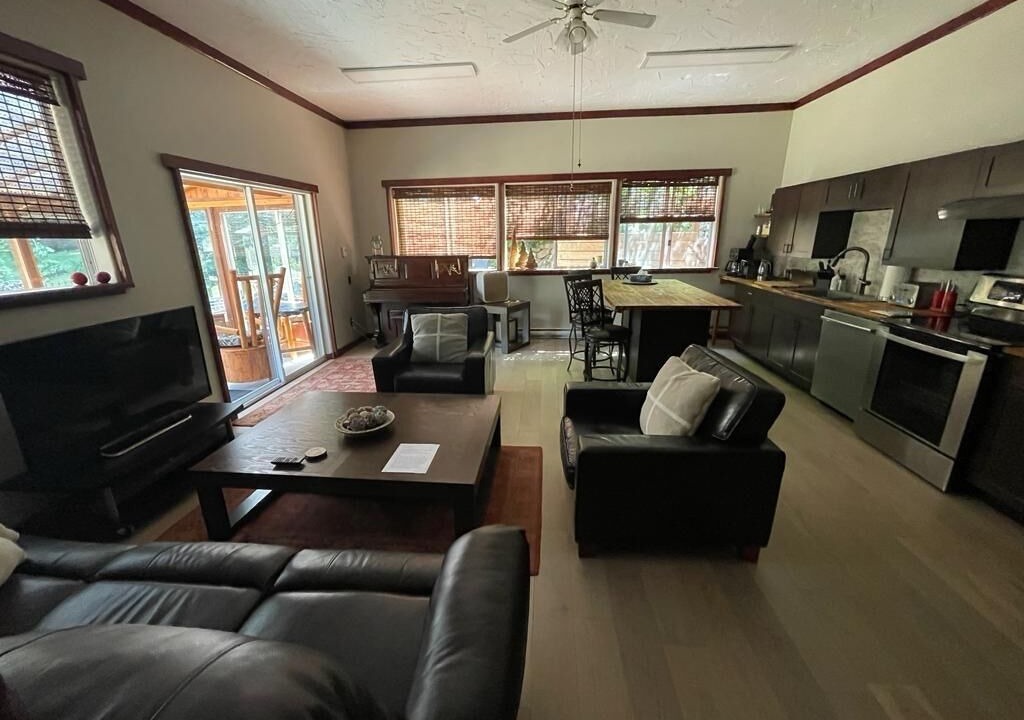 Photo of Livingroom in Black Creek