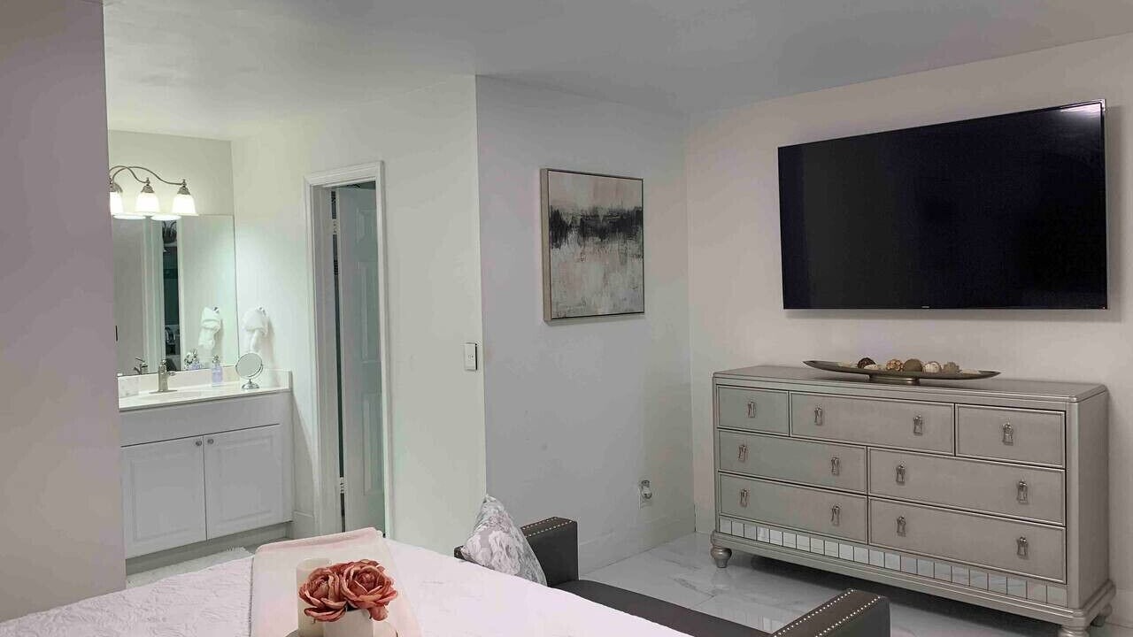 Photo of Bedroom in Florida Gardens