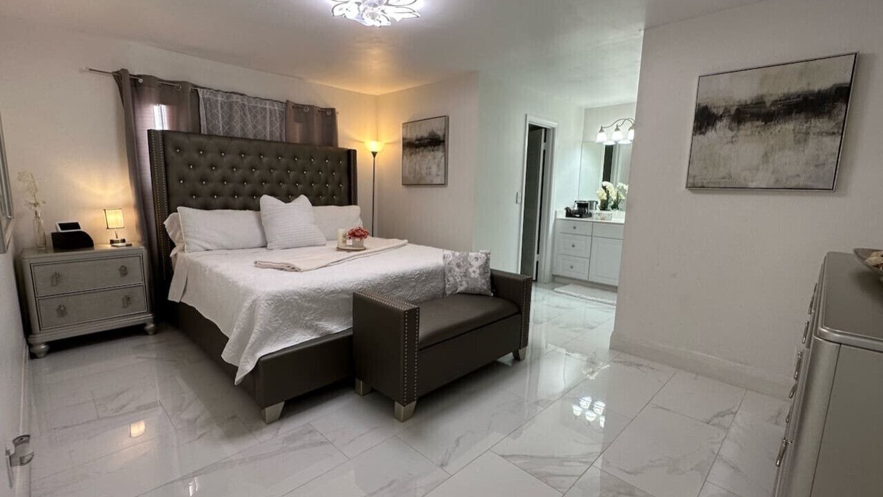 Photo of Bedroom in Florida Gardens