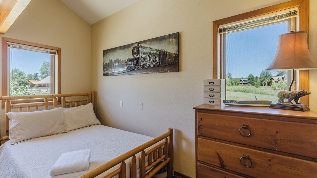 Photo of Bedroom in Lake Hatcher Park