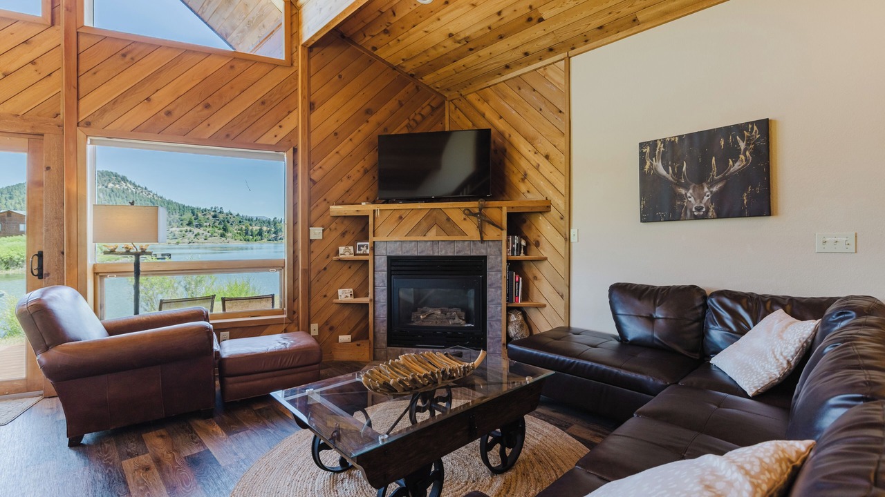 Photo of Livingroom in Lake Hatcher Park