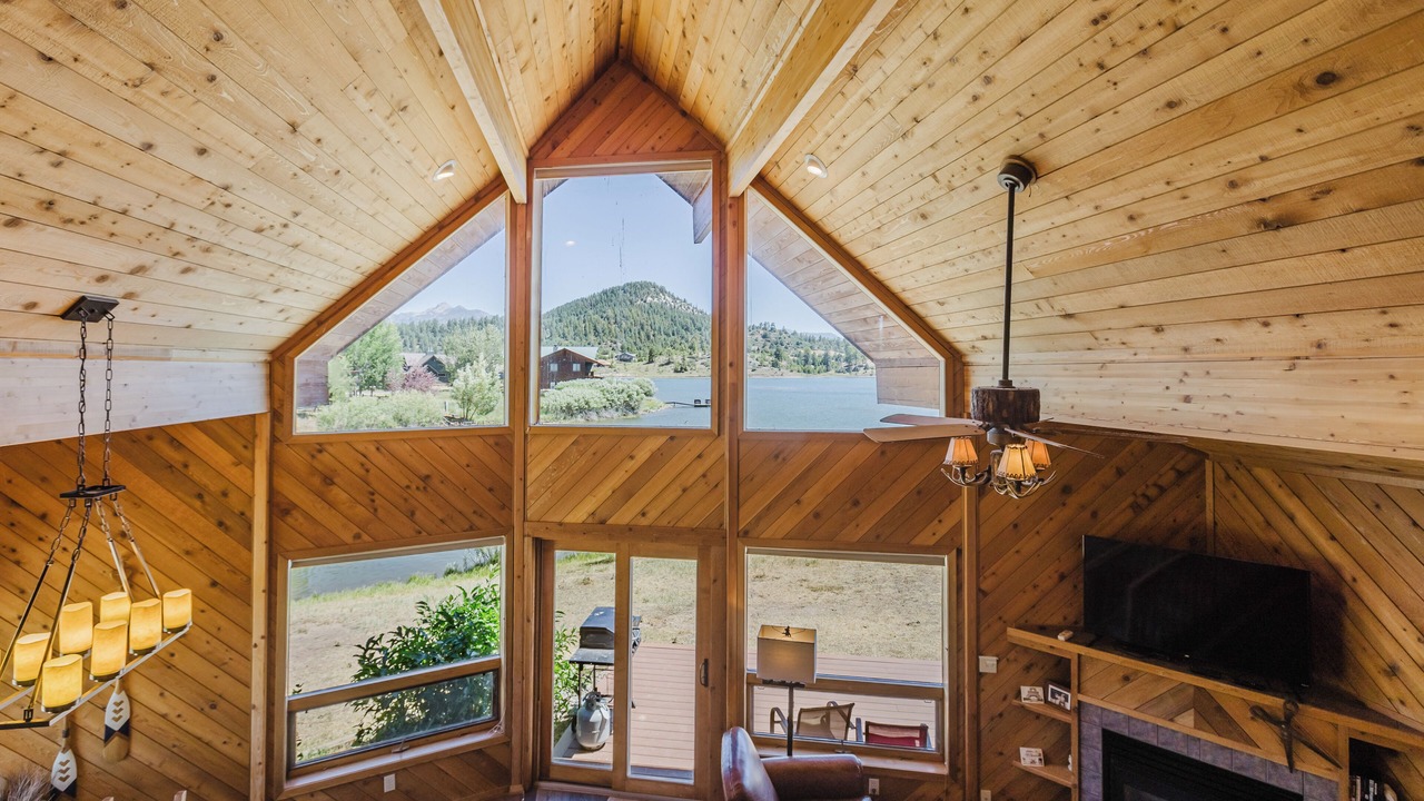 Photo of Livingroom in Lake Hatcher Park