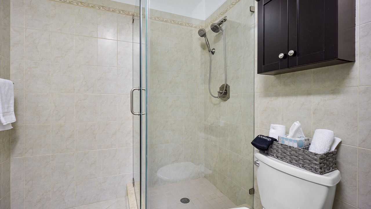 Photo of Bathroom in Garden Isles