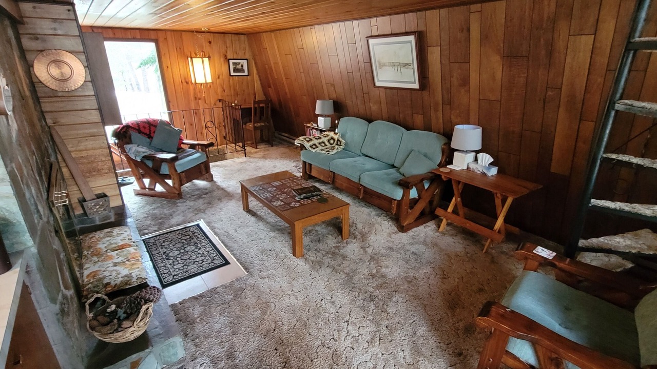 Photo of Livingroom in East Kootenay