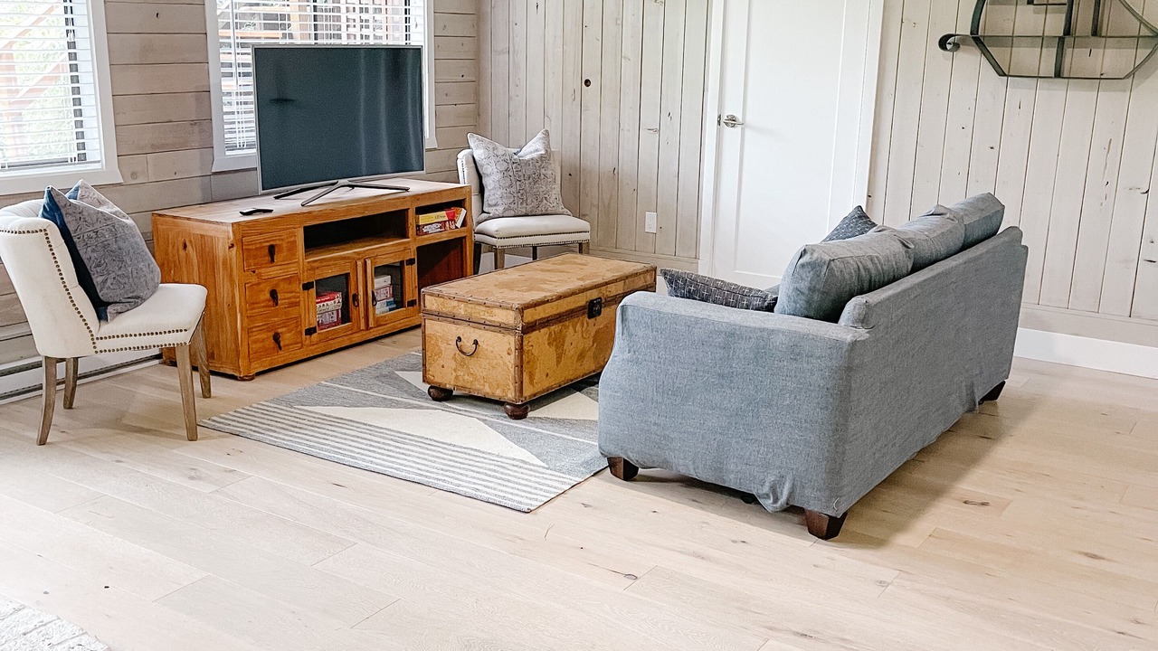 Photo of Livingroom in Shawnigan Lake
